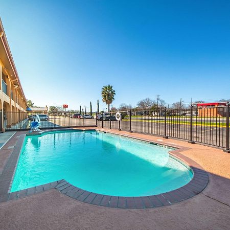 Econo Lodge San Marcos University Area Екстериор снимка