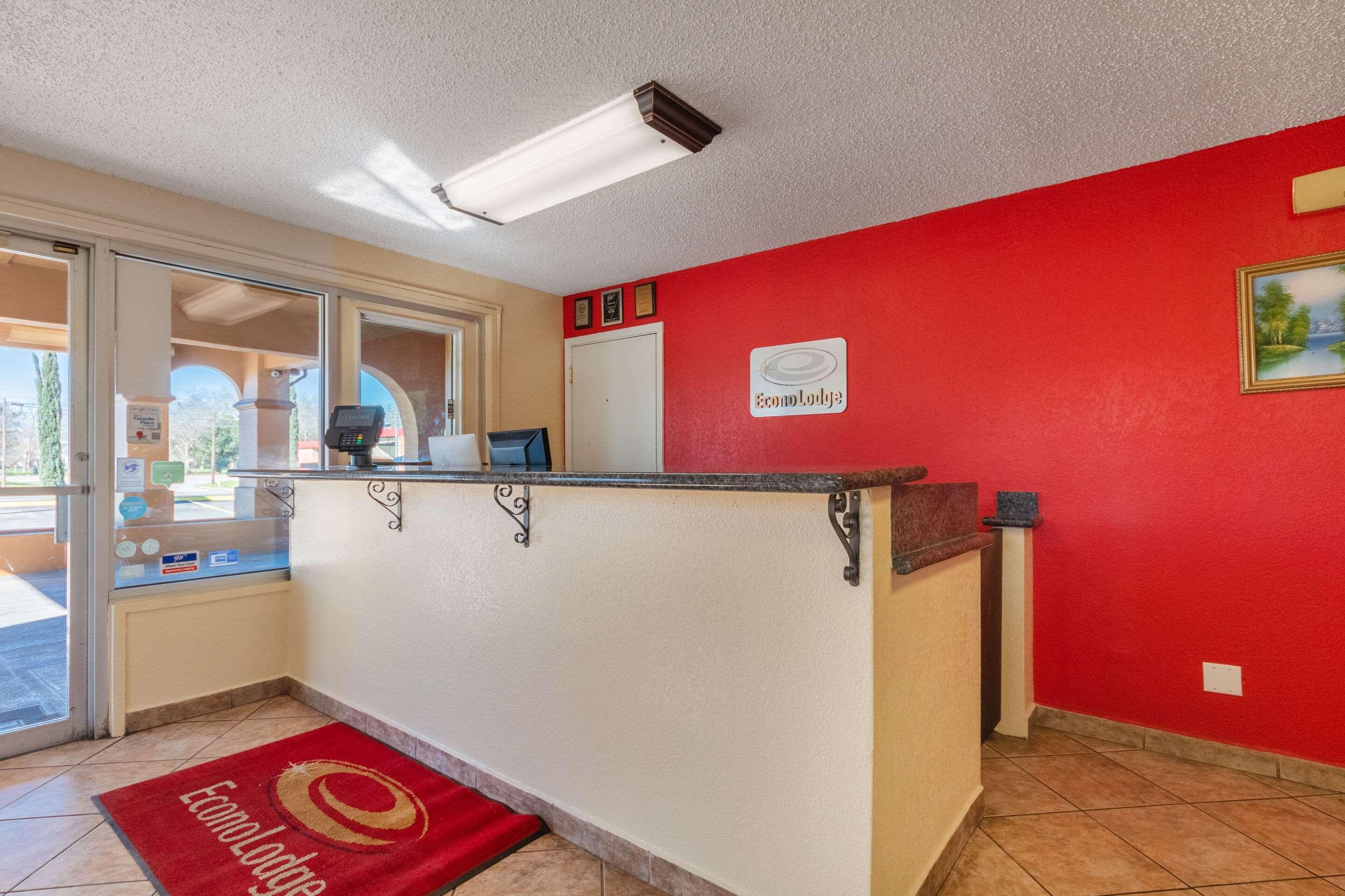 Econo Lodge San Marcos University Area Екстериор снимка