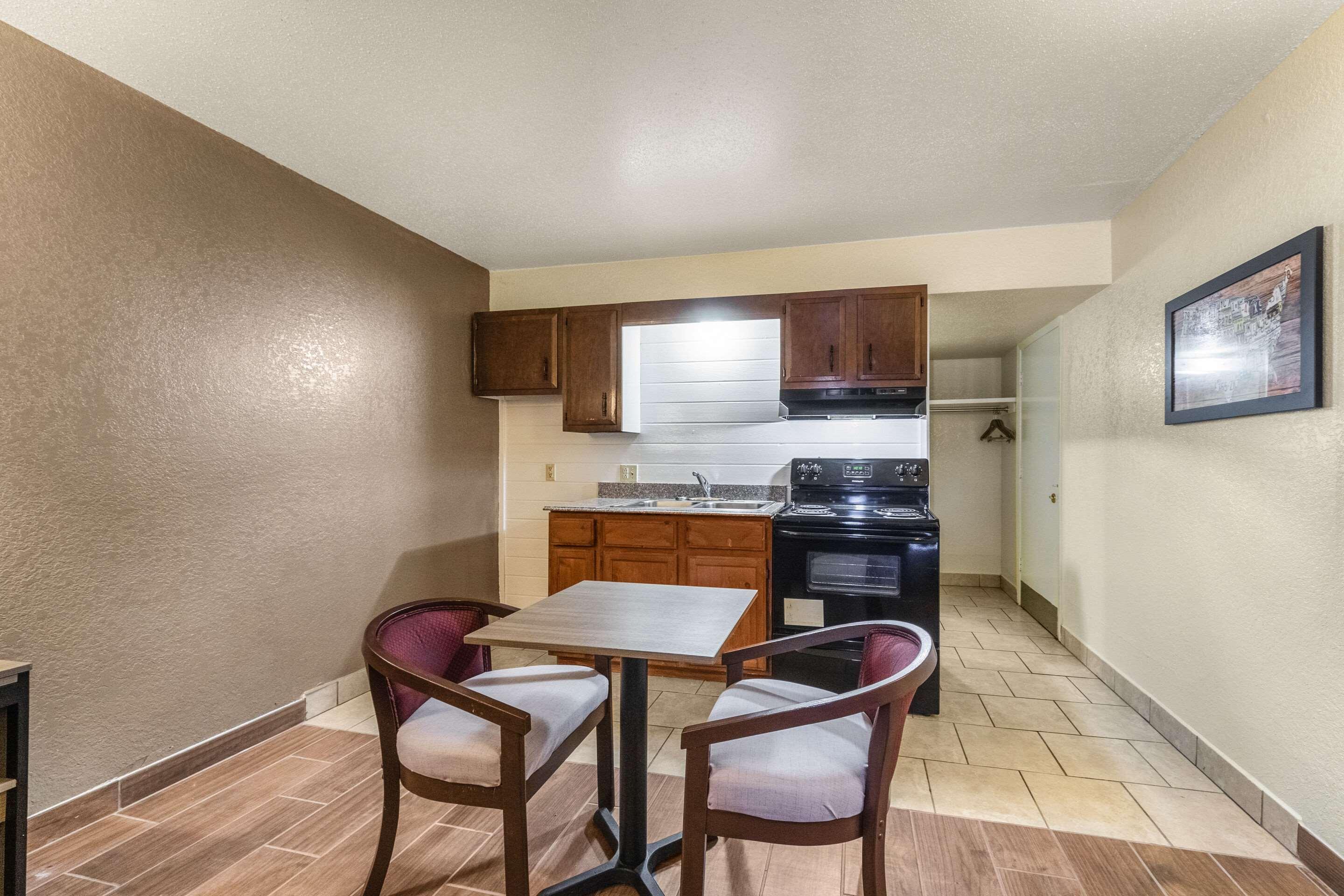 Econo Lodge San Marcos University Area Екстериор снимка